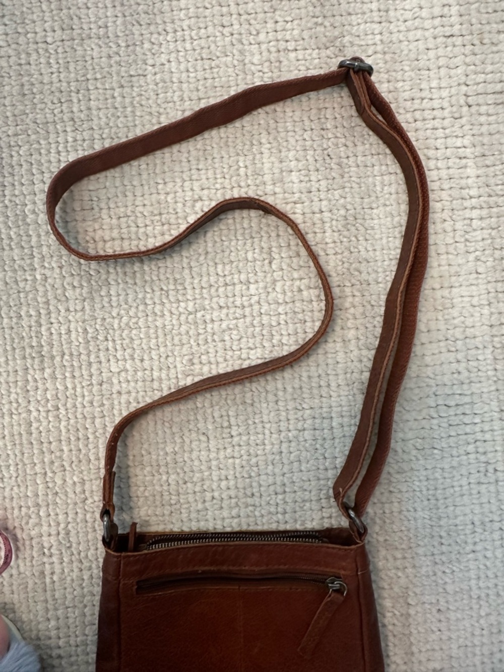 Classic Brown Leather Crossbody Bag with Adjustable Strap - Picture 9 of 9